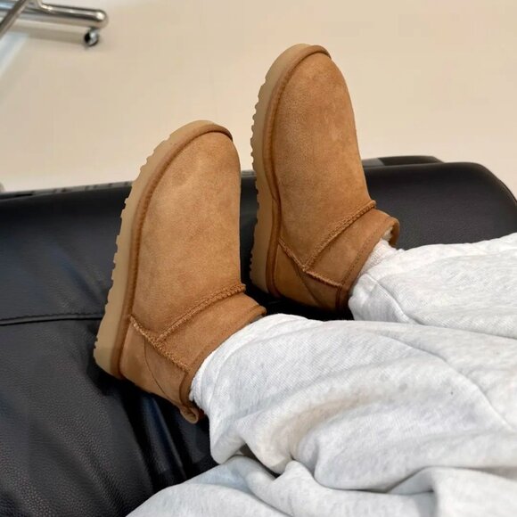 UGG Classic Ultra Mini Boots - Picture 5 of 6